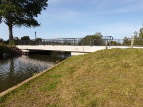 Brücke über die Hetlinger Binnenelbe 